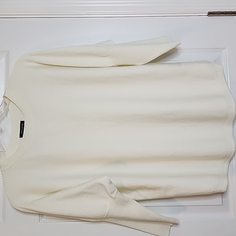 WOMAN'S SWEATER